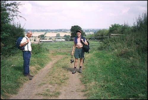 Peter and Mick between Paper Mill Cottages and Deddington.